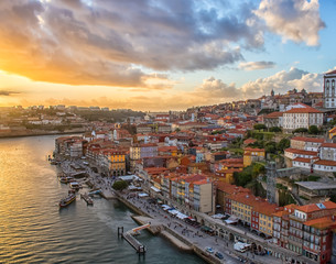 Fototapeta na wymiar Sonnenuntergang über Porto