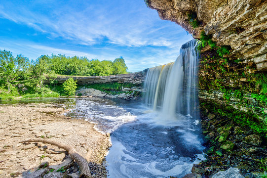 Jagala Waterfall (juga) is waterfall in Northern Estonia on Jagala River. highest natural waterfall in Estonia height 8 meters. Summer sunny day. Jagala-Joa, Joelahtme Parish, Harju County, Estonia © MDF