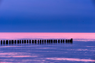 Fototapeta premium Wellenbrecher in der Ostsee