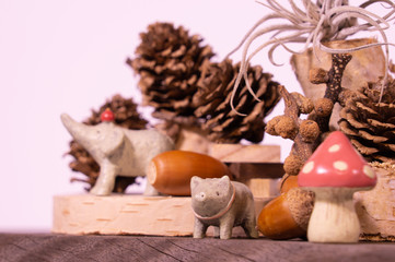 秋に囲まれたきのこ、豚、象