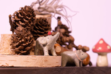 秋に囲まれたきのこ、豚、象