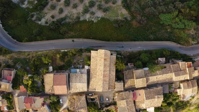 Bovalino Superiore, vista aerea del borgo con la chiesa e il castello, in Calabria.