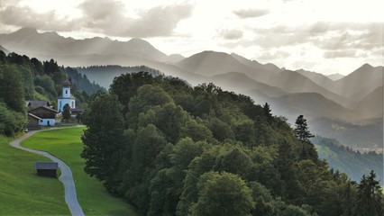 Blick auf St. Anna am Wamberg mit Garmisch