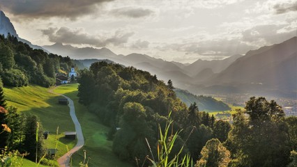 Blick auf St. Anna am Wamberg mit Garmisch © Dansilhe