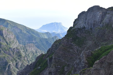 Fototapeta na wymiar Hiking trail from Pico Arieiro to Pico Ruivo in Madeira, Portugal