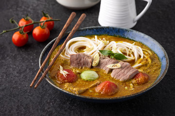 Space noodle with green curry