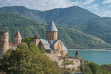 Fototapeta na wymiar Georgien - Festungskirche Ananuri