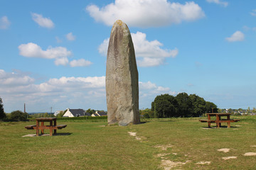 Park mit Menhir 