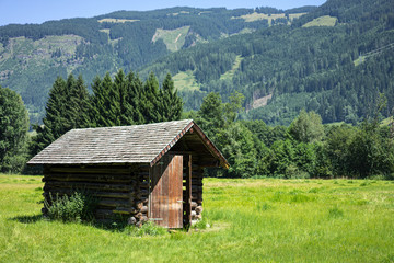 Fototapeta na wymiar Small Hut in Austrian Mountains
