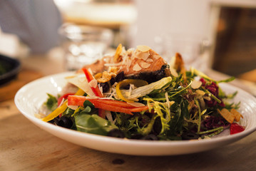 Salad with salmon and vegetables