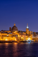 Obraz na płótnie Canvas Old City of Valletta in Malta at Night