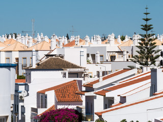 Fototapeta na wymiar Portugal - Algarve - über den Dächern von Cabanas