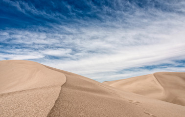 Fototapeta na wymiar Sand dunes under a cloudy sky.