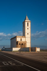 Obraz premium iglesia de las salinas en el parque natural del cabo de gata, Almería