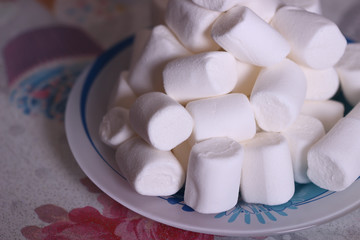 Fototapeta na wymiar Marshmallows on a plate