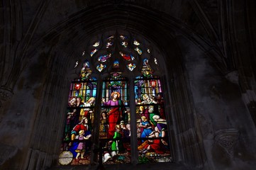 Fototapeta na wymiar Vitrail de l'église de Bernay