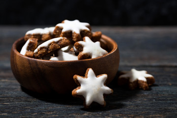 christmas gingerbread cookie in a wooden bowl