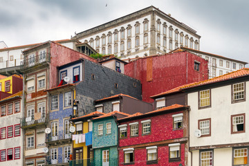 Fototapeta na wymiar Monumenti e Vie del centro storico di Porto, Portogallo