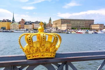 Wandcirkels aluminium Stockholm old town with Royal palace and Royal crown, Sweden © Mistervlad