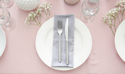 Beautiful table setting with floral decor