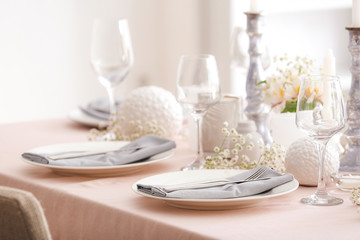 Beautiful table setting with floral decor