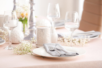 Beautiful table setting with floral decor
