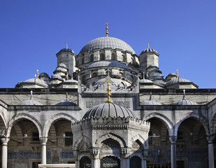 Fototapeta na wymiar New mosque (Yeni Cami) in Istanbul. Turkey