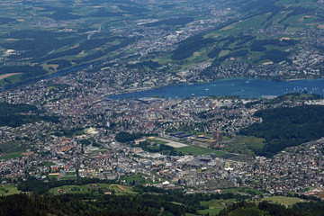 Obraz premium The city of Lucerne and Lake Lucerne, located in Switzerland, shot from on high.