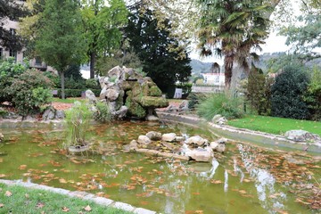 Fototapeta na wymiar Parc public - Jardin du 8 mai 1945 - Ville de Vienne - Département de l'isère - France