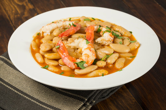 Habas o alubias con langostinos