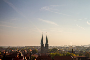 Obraz premium historische Kirche in Quedlinburg bei Sonne