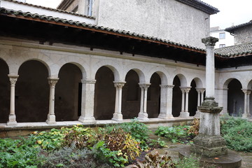 Cloître Saint André le Bas construit au 12 ème siècle à côté de l'abbaye - Ville de Vienne - Département de l'isère - France