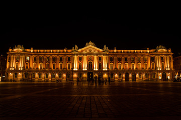 Fototapeta na wymiar Toulouse city hall capitole by night in France