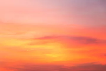 Poster Heller Himmel der schönen Farbe mit Wolkenhintergrund vom Sonnenuntergang © bankrx