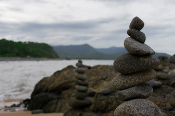 Fototapeta na wymiar Stone sculpture on the beach