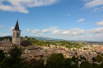 Fototapeta na wymiar panorama della città di spoleto