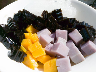 chocolate with nuts dessert taro 