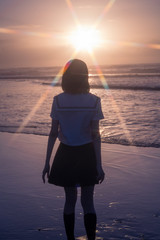 女子高生　海　後ろ姿　輝き