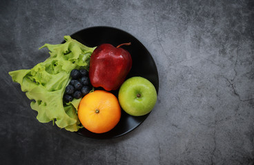 Fototapeta na wymiar fresh organic fruits for healthy eating 