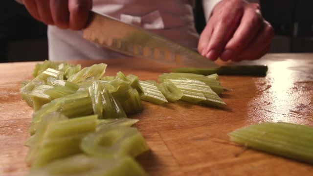 cook slices edible burdock to cook a national dish