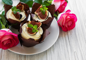 Cupcakes with figs