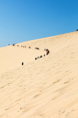  People walking on the top of the Dune of Pilat, the tallest sand dune in Europe. La Teste-de-Buch, Arcachon Bay, Aquitaine, France