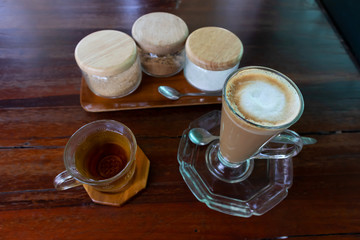 Obraz na płótnie Canvas hot coffee and sugar on table 
