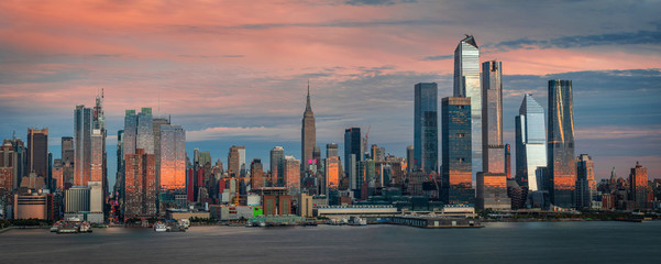 Panoramic view to West Side of Manhattan Skyline from Hamilton Park, Weehawken, across Hudson River. - obrazy, fototapety, plakaty
