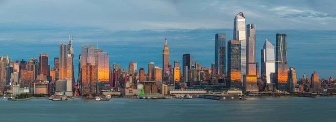 Fototapeten Panoramic view to West Side of Manhattan Skyline from Hamilton Park, Weehawken, across Hudson River. © elena_suvorova