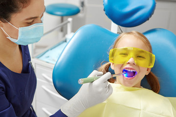 Process of drying the dental seal after treatment of the patient's tooth in pediatric dentistry....