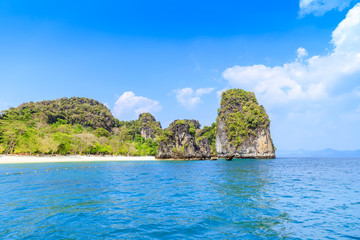 Naklejka premium Beautiful beach and cliff with blue sea at Koh Hong Island at Krabi, Thailand
