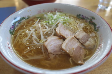 日本の島根県の美味しい牛骨ラーメン