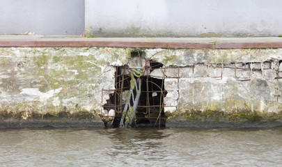 Obraz premium Quay, in need of some maintenance