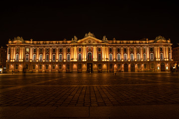 Fototapeta na wymiar Toulouse city hall capitole by night in France